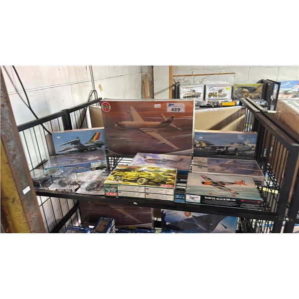 SHELF OF ASSORTED AIRPLANE & TANK MODEL KITS & ASSORTED FIGURINES