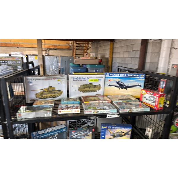 SHELF OF ASSORTED MODEL KITS: AIRPLANE, TANKS FIGURE SETS & MORE