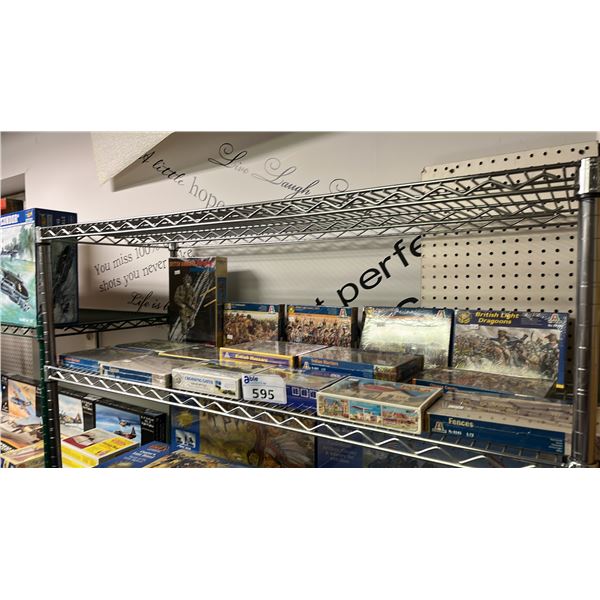 SHELF OF ASSORTED MODEL KITS: BUILDINGS, CROSSING GATES, FENCES & ASSORTED MILITARY FIGURES