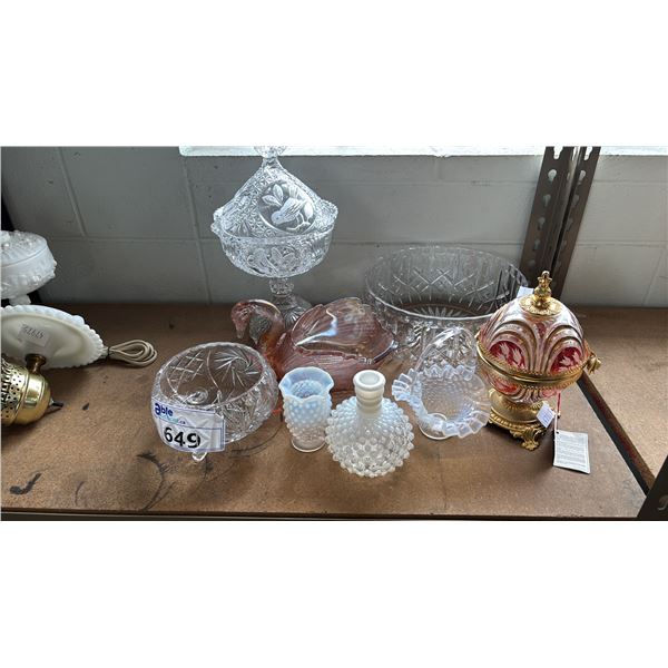 (8) PIECES OF ASSORTED GLASSWARE: FENTON OPALESCENT VASES, HOFFBAUER BYRDES LIDDED COMPOTE & MORE