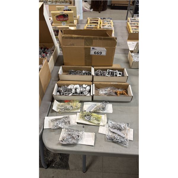 COLLECTION OF ASSORTED MINIFIGURE MODEL KITS