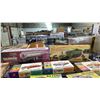 Image 3 : SHELF OF ASSORTED MODEL KITS