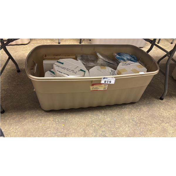 TOTE OF ASSORTED COLLECTOR PLATES: *TOTE INCLUDED*