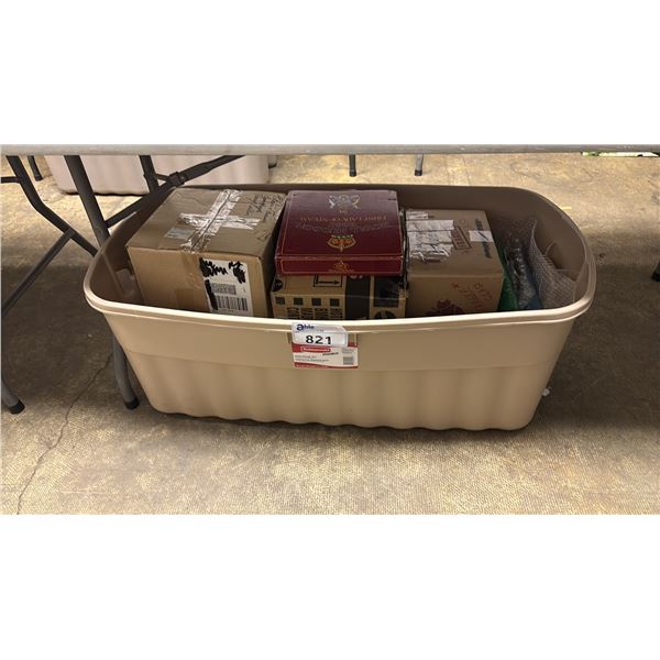 TOTE OF ASSORTED COLLECTOR PLATES: *TOTE INCLUDED*