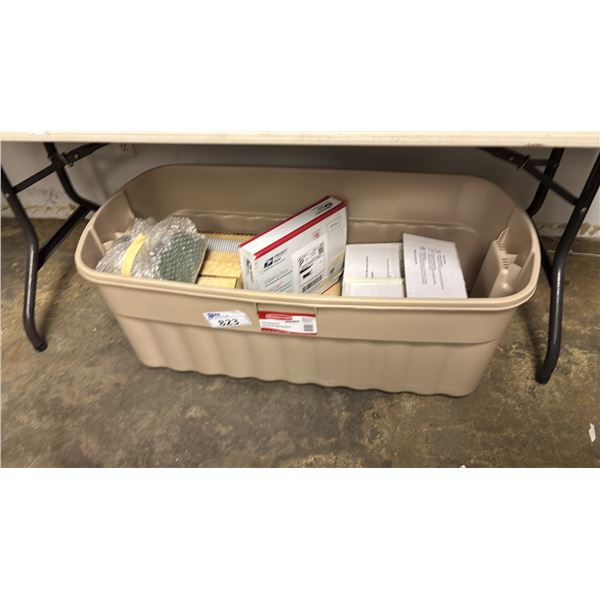 TOTE OF ASSORTED COLLECTOR PLATES: *TOTE INCLUDED*