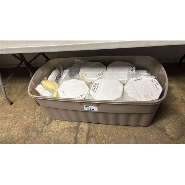 TOTE OF ASSORTED COLLECTOR PLATES: *TOTE INCLUDED*