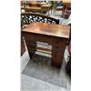 Image 5 : VINTAGE SINGER SEWING MACHINE IN DROP LEAF WOOD CABINET