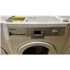 Image 3 : BLOMBERG APARTMENT SIZE STACKING WASHER & DRYER SET