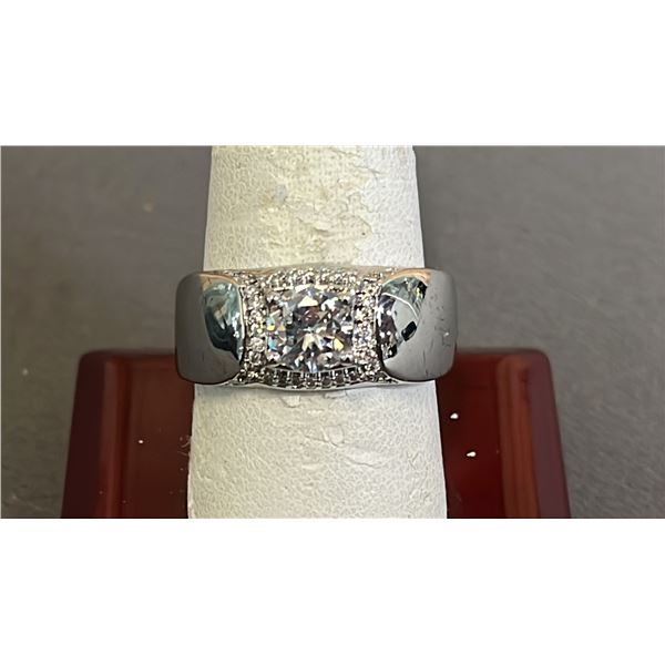*NEW* PLATINUM PLATED 1CT SIMULATED DIAMOND (CZ) MAN'S RING - RESIZEABLE