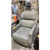 Image 3 : FABRIC PUSH RECLINER