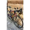 Image 2 : CANNONDALE R2000 18 SPEED ROAD BIKE