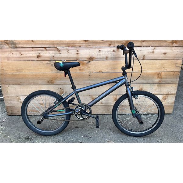 MONGOOSE BMX BIKE WITH FRONT & REAR PEGS