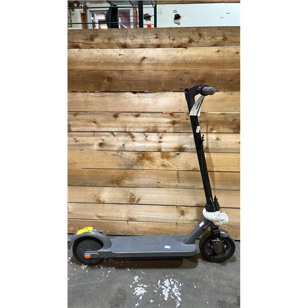 BLUETRON FOLDING E-SCOOTER (NO CHARGER, UNKNOWN WORKING CONDITION)