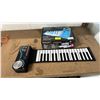 Image 1 : EQUIP 32-KEYS ROLL UP POCKET PIANO