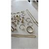 Image 4 : ASSORTED GOLD TONE FASHION JEWELRY