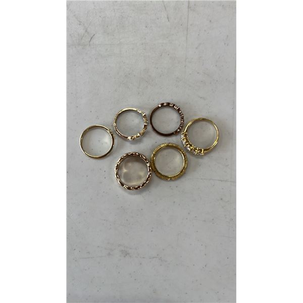 (6) ASSORTED GOLD TONE FASHION RINGS: INCLUDES 1 PANDORA RING: SIZES RANGE FROM 6 - 8