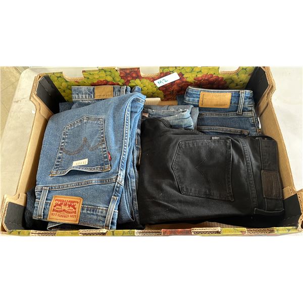 5 PAIRS LADIES JEANS. LEVIS X 2, FRANK & OAK, GOOD AMERICAN. WAISTS 27 & 28. AMERICAN EAGLE. SIZE 4