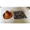 Image 2 : CASE OF PET COWBOY HAT & HALLOWEEN SCARF