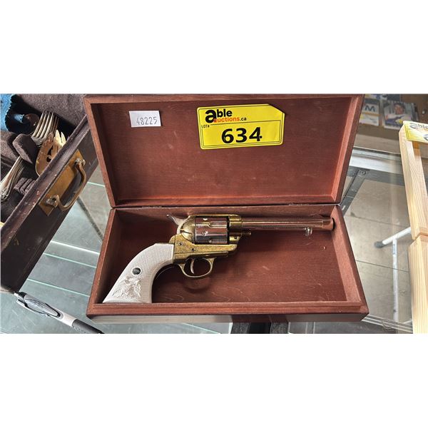 DENIX REPLICA PEACEMAKER REVOLVER IN BOX
