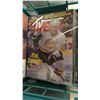 Image 2 : BOX OF ASSORTED HOCKEY TRADING CARDS