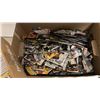 Image 2 : BOX OF ASSORTED HOCKEY TRADING CARDS