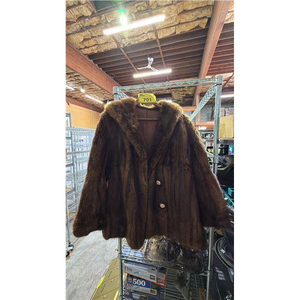 LADIES VINTAGE FUR COAT: SIZE UNKNOWN