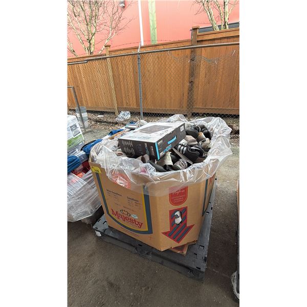 PALLET OF ASSORTED FOOTWEAR & A HOMEDICS FOOT MASSAGER: *MUST TAKE ALL ON PALLET*