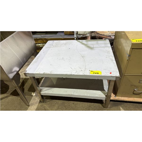 2-TIER METAL TABLE