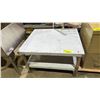 Image 1 : 2-TIER METAL TABLE