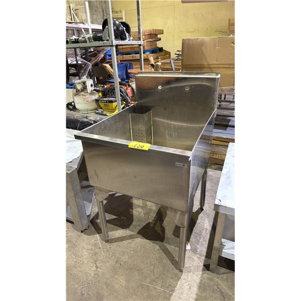 STAINLESS STEEL FREESTANDING UTILITY SINK