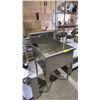 Image 2 : STAINLESS STEEL FREESTANDING UTILITY SINK