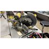 Image 2 : DEWALT SLIDING DUAL-BEVEL MITER SAW