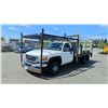 Image 2 : 2006 GMC SIERRA, 2DR FLAT DECK, WHITE, VIN 1GDJC34296E125076,