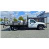 Image 5 : 2006 GMC SIERRA, 2DR FLAT DECK, WHITE, VIN 1GDJC34296E125076,