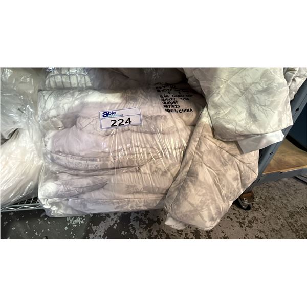 *NEW WITH TAGS* (7) AEROPOSTALE WHITE & GREY CAMO PUFFER JACKETS: ASSORTED SIZES