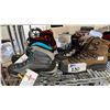 Image 4 : 2 SHELVES OF KAYLAND GORE-TEX DISPLAY SHOES: **RIGHT FOOT ONLY**