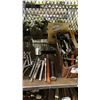 Image 4 : SHELF OF ASSTD RATCHET WRENCHES, CHISELS, HAMMERS, SHOPMATE SANDER, CLASS A FIRE EXTINGUISHER & MORE