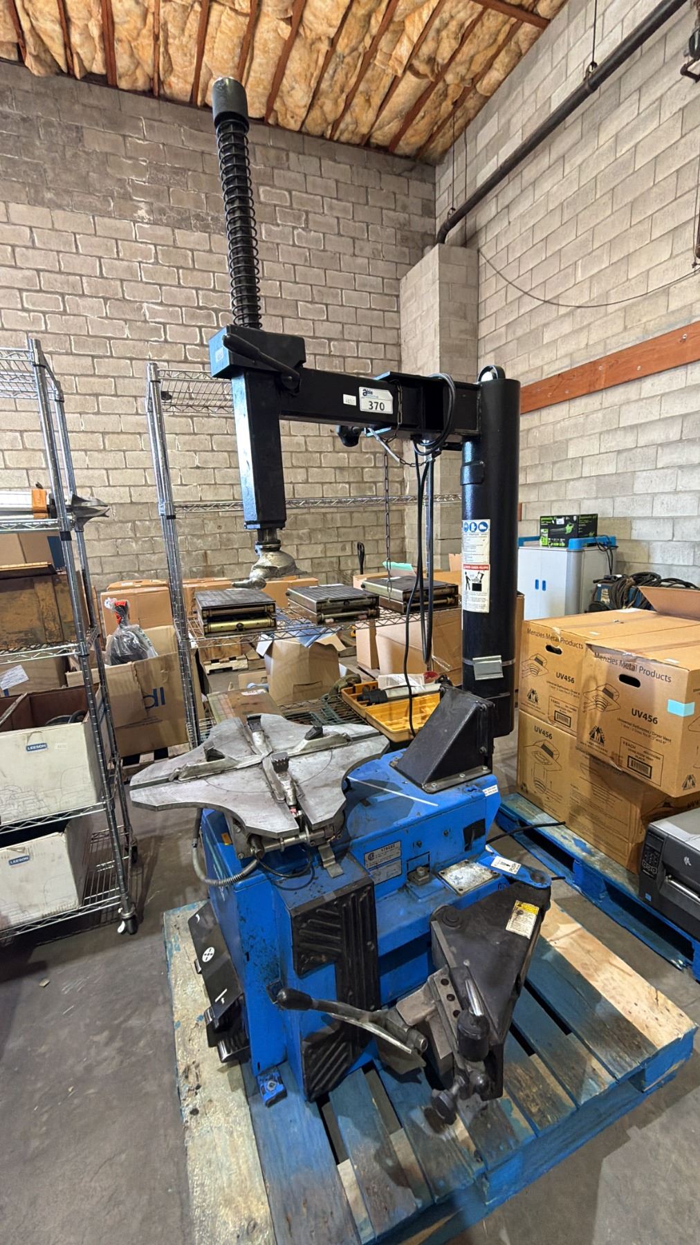 HOFMANN MONTY 1620 TIRE CHANGER - Able Auctions