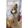 Image 2 : INDUSTRIAL PEDESTAL MOUNTED BELT SANDER