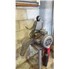 Image 5 : INDUSTRIAL PEDESTAL MOUNTED BELT SANDER