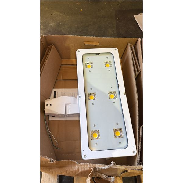 *NEW* LITHONIA LIGHTING OUTDOOR HIGH-OUTPUT, WIDE-DISTRIBUTION WHITE 4000K LED FLOODLIGHT