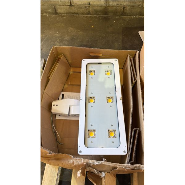 *NEW* LITHONIA LIGHTING OUTDOOR HIGH-OUTPUT, WIDE-DISTRIBUTION WHITE 4000K LED FLOODLIGHT