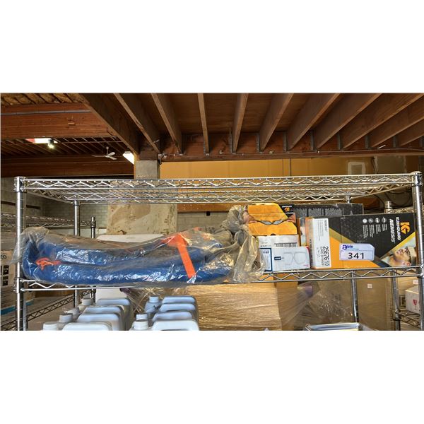 SHELF OF ASSORTED SAFETY GLASSES & A LARGE RACER BAG