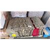 Image 3 : PALLET OF ASSORTED TOTES WITH LIDS