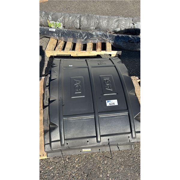 PALLET OF HEAVY DUTY AGI CURVED PANELS