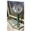 Image 2 : VINTAGE 220 LB/100 KG PLATFORM WEIGHT SCALE