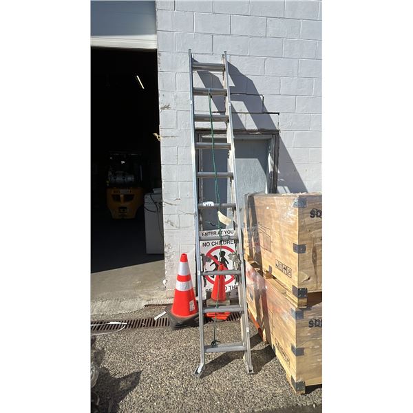 FEATHERLITE 10' ALUMINUM STEP LADDER (FOOT DAMAGED)