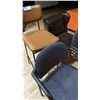 Image 3 : GROUP OF 4 ASSORTED CHAIRS