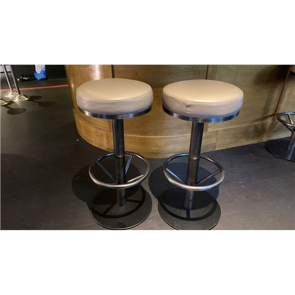PAIR OF BAR STOOLS - BEIGE LEATHER PADDED CUSHION SEATS WITH METAL BASES