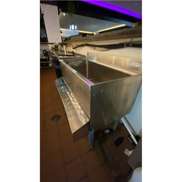 EFI STAINLESS STEEL ICE/BEVERAGE STAND ALONE BAR STATION - APPROX. 36" X 18" X 31" HIGH
